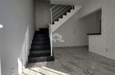 Sobrado em condomínio com 02 suítes, 01 salas, 4 banheiros