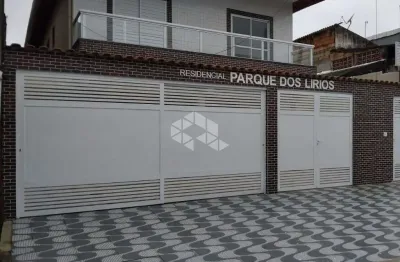 Casa  02 quartos 01 vaga de garagem. vila tupi, praia grande sp.