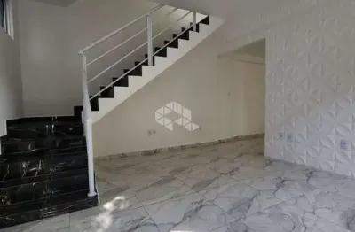 Sobrado em condomínio com 02 dormitórios , 01 salas, 02 banheiros