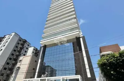Apartamento de alto padrão na praia. 02 suites, mobiliado, decorado e planejado. canto do forte / praia grande sp.