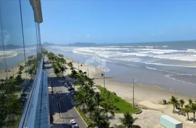 Apartamento pé na areia, com 3 quartos, sendo 1 suite, 02 vagas cobertas, com viste definitiva para o mar