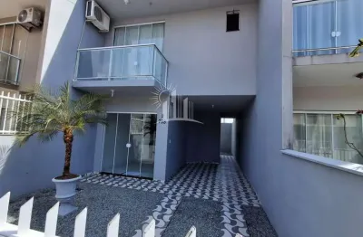 Casa para venda em balneário piçarras, itacolomi, 3 dormitórios, 2 banheiros, 1 vaga