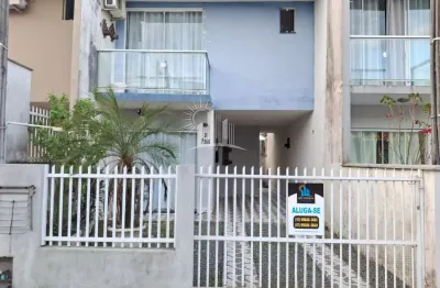 Casa para locação em balneário piçarras, itacolomi, 3 dormitórios, 2 banheiros, 1 vaga
