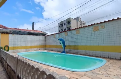 Apartamento com piscina e sacada em Solemar Praia Grande pé na areia