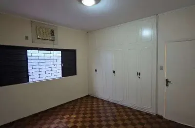 Casa com 3 quartos para alugar no bairro das bandeiras, araçatuba  por r$ 4.500