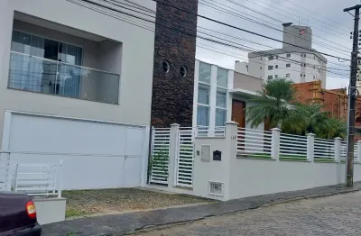 Casa com 3 quartos para alugar na Rua Visconde de Ouro Preto, Vila Nova, Blumenau