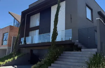 Casa espetacular em condomínio de alto padrão 100% mobiliada !