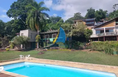 Área de 1.400m² com 3 casas independentes - vista para o mar de ilhabela