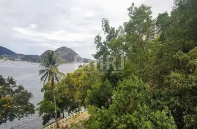 Vendo apartamento reformado por arquiteto vista mar ingá.