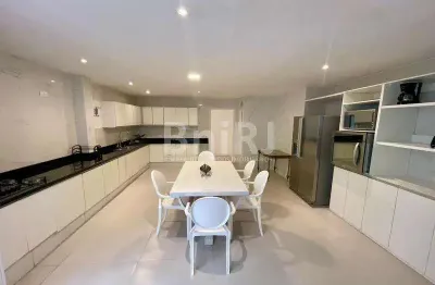Apartamento mobiliado frontal mar 4 quartos sendo 2 suítes