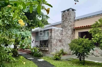 Vendo: excelente casa linear em paquetá com 185m2 de área construída em 933m2 de terreno.