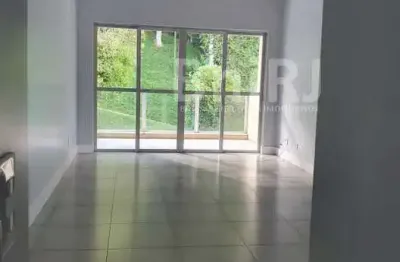 Apartamento com 02 quartos , sendo 01 suite- 01 vaga . valparaiso- petropolis - rj.