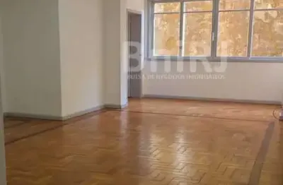 Apartamento no centro histórico de petrópolis - com 03 quartos , sendo 01 suíte - sem vaga.