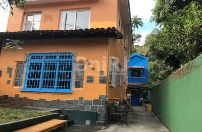 Vendo  casa de 2 pavimentos, 3 quartos, suite, mais anexo 1 quarto e 1 escritório/depósito, vaga e outro anexo com salão  grande gávea rio de janeiro rj