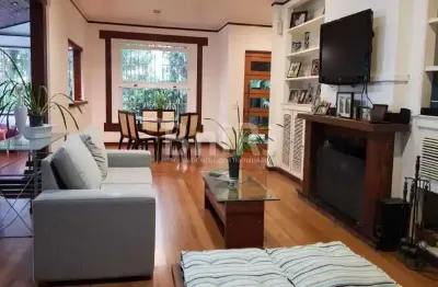 Otima casa beira de rua -04 suites- castelanea- petropolis - rj