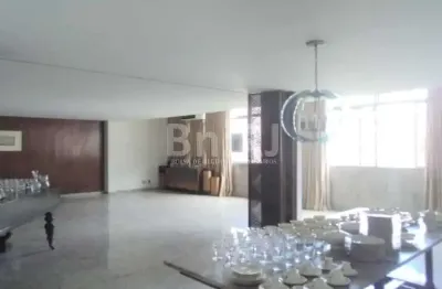 Excelente apartamento em copacabana - numa área privilegiada do bairro, bem em frente do metrô cantagalo.