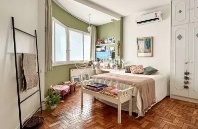 Quarto e sala reformado e charmoso no leme – pronto para morar ou investir