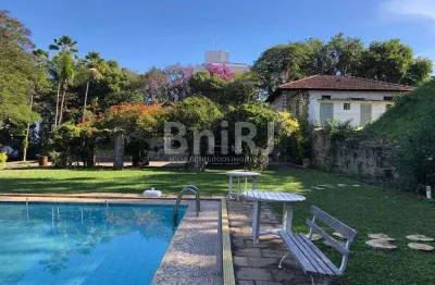 Encantadora propriedade com duas residências e infraestrutura completa