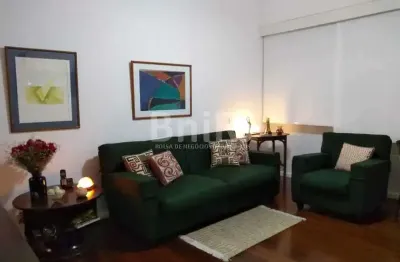 Charmoso apto em predio antigo  com patio interno e vaga