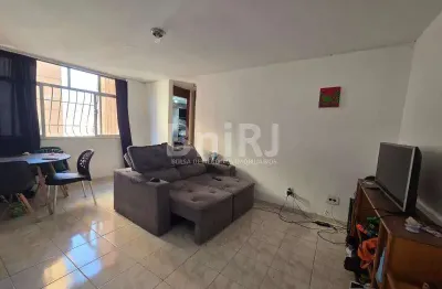 Excelente 2  quartos e sala amplo e arejado ótima localização