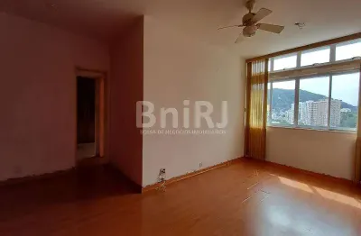 2 quartos com vaga escriturada na tijuca!!! documentação ok. excelente oportunidade.