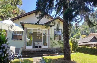 Casa com 4 quartos à venda na Rua Afrânio Peixoto, Bingen, Petrópolis
