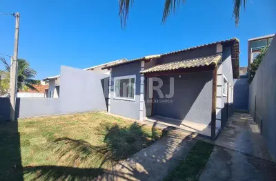 Linda casa linear e independente em condomínio fechado - são pedro da aldeia