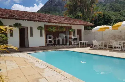 Casa com 3 quartos - terreno total 869m² em nova friburgo