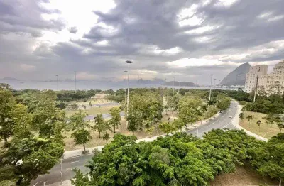 Atenção investidor! cobertura triplex na praia do flamengo próximo oswaldo cruz com valor de apt! desocupada, 3 qtos suite, varandas, churrasqueira. oportunidade! 600 m2 - r$ 2.850.000,00.