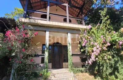 Oportunidade! casa de 224 m2 com 4 quartos, duas suítes, piscina e churrasqueira