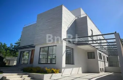 Espetacular casa triplex à venda em condomínio exclusivo na barra da tijuca