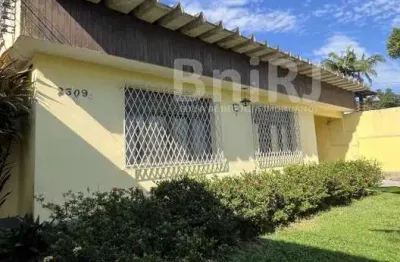 Excelente casa com 3 dormitórios para locação no bairro taquara, região jacarepaguá, ponto de referência academia sérgio amin.