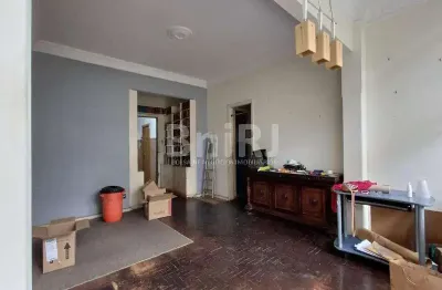 Excelente Oportunidade na Tijuca!  3 quartos com vaga na escritura. Apartamento tipo casa com excelente planta. Investimento ou moradia.