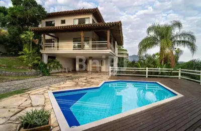 Exclusividade! casa padrão 5 quartos, 3 suítes. piscina, sauna, churrasqueira com vista deslumbrante!