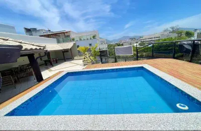 Cobertura linear 308 m2. 3 qtos 1 suíte salão ótima área externa c/ piscina e churrasqueira