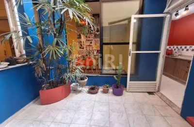 Alugo lindo garden ventilado, claro, com sala, 2 quartos, predio com portaria 24h, semi-mobiliado por r$8.500 + taxas)- copacabana-rio de janeiro-rj