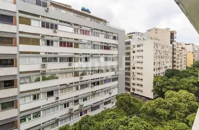 Oportunidade em copacabana, excelente apartamento de frente, com varanda, 3 quartos, suite, vaga, posto 3, rio de janeiro-rj