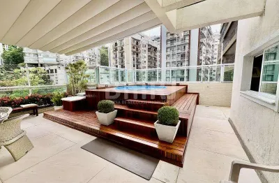 Cobertura Duplex Reformada com Vista Permanente Cristo Redentor