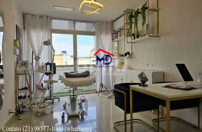 Sala comercial tipo cobertura. 39 mt2, excelente estado de conservação, muito clara