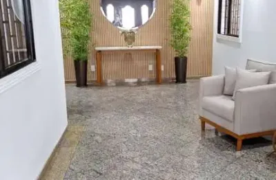 Incrível oportunidade: apartamento 2 dormitórios no canto do forte, a 50m do mar