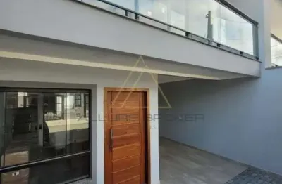 Sobrado do meio em construção no itacolomi em baln piçarras - sc