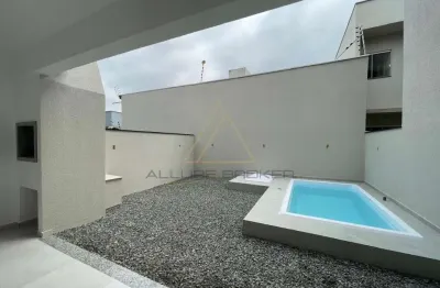 Sobrado com piscina a 350 metros da avenida em piçarras no itacolomi!