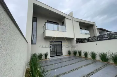 Sobrado com piscina a 350 metros da avenida em piçarras no itacolomi!