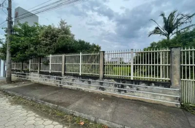 Terreno de esquina em piçarras no itacolomi a 700 metros da praia