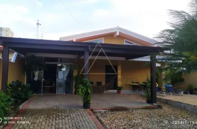 Casa com piscina a venda no bairro itacolomi em balneário piçarras.