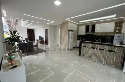 Casa de alto padrão a venda em balneário piçarras sc.