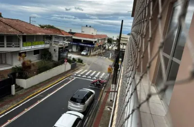 100 metros da praia central, com vista mar e 3 dormitórios