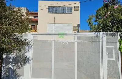 Espetacular casa à venda em porto alegre-rs, 4 quartos, 2 suítes, 2 salas, 4 banheiros, 2 vagas, 233,50 m² em ipanema.