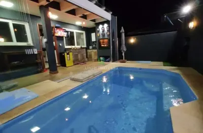Casa de luxo em condomínio na hípica, porto alegre-rs  3 quartos, 1 suíte, 2 salas, 3 banheiros, 154 m², 1 vaga de garagem.