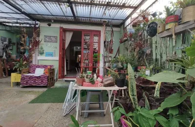 Casa no moradas do sul, com 3 com dormitórios, banheiro social com box, vaga garagem coberta para 2 carros, pátio nos fundos com uma pequena edícula c